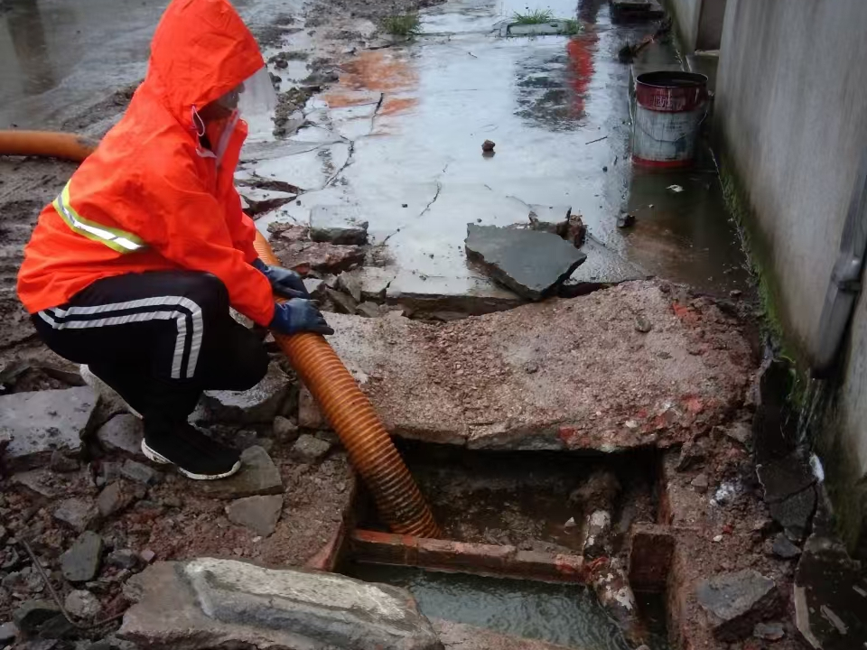 安阳专业清理污水池 炜誉市政以规范流程守护城市 “肠道”